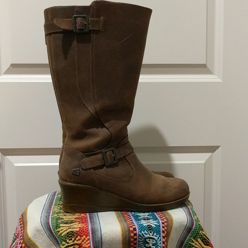 Keen wedge riding boots